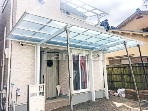 松原市 エクステリア工事 ベランダ屋根 YKKAP ソラリアテラス屋根 2階用 R型アール屋根 物干し カーポート 三協アルミ セルフィ 縦1.5台用(1台+延長 縦連棟) F型フラット屋根