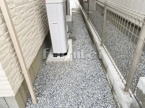 北葛城郡広陵町 リフォーム部分工事 駐車場ガレージ床 土間コンクリート 犬走り 防犯砂利敷き バラス砕石 防草シート加工