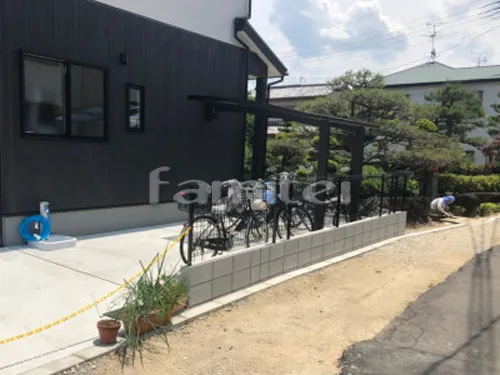 吹田市 新築ベーシック オープン外構　自転車バイク屋根 YKKAP レイナポートグランミニ 駐輪場屋根 サイクルポート R型アール屋根 メッシュフェンス LIXILハイグリッドUF8型