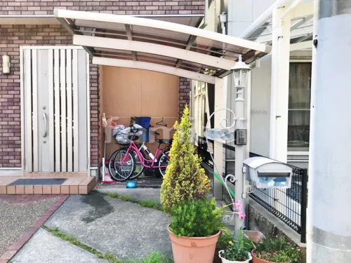 寝屋川市 エクステリア工事 自転車バイク屋根 YKKAP レイナポートグランミニ 駐輪場屋根 サイクルポート R型アール屋根