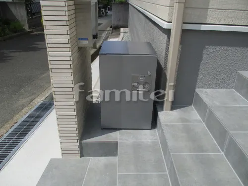 川西市 新築シンプル オープン外構　モダン門柱 壁タイル貼り　玄関アプローチ階段 床タイル貼り ブルーノBR-11