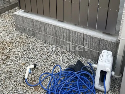 王寺町 お庭のリフォーム オリジナルアルミ角柱 プランパーツ 角材 目隠し 雨除け屋根 YKKAP ソラリアF 1階用 F型フラット屋根 物干し デッキ土台段付 化粧ブロック ユニソン エリダ ザラグレー 既存散水栓 移設 雨水桝設置