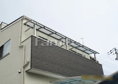 宝塚市 エクステリア工事 雨除け屋根 LIXILリクシル スピーネ 1階用 R型アール屋根 目隠しパネル(前面 正面) 2段 ベランダ屋根  スピーネ 2階用 連棟 R型アール屋根 物干し