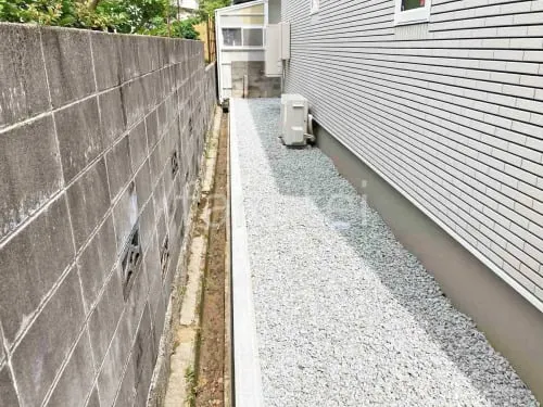 川西市 新築シンプル セミクローズ外構