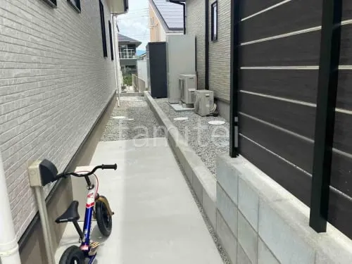 木津川市 新築シンプル セミクローズ外構