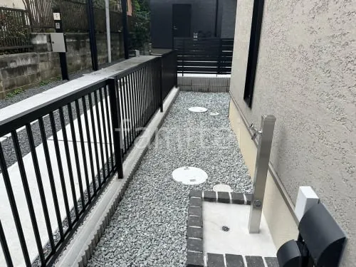 宝塚市 新築シンプル セミクローズ外構