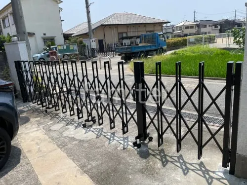 加古川市 伸縮門扉ゲート 四国化成 バリューアコーA1型 親子両開き
