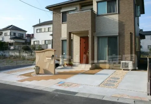 岩出市　オープン外構　門柱　アプローチ　洋風