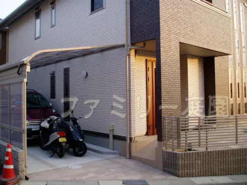 和泉市　ガラスブロック門柱　目隠しフェンス　坪庭　白砂利