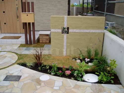 枚方市　オープン外構　ガラスブロック塀　角柱門柱　洋風