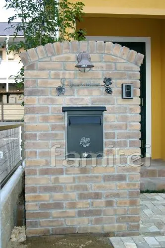 豊中市　オープン外構　レンガ門柱　アンティークポスト　表札