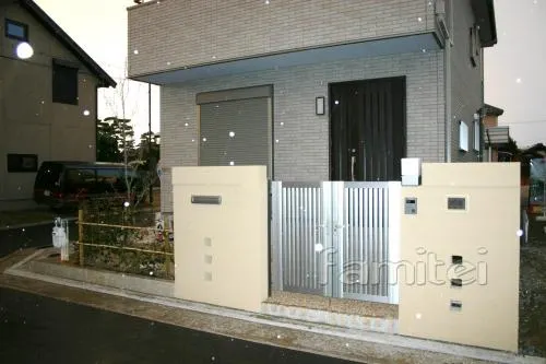 泉大津市　新築外構セミクローズ　生垣　タイルステップデッキ