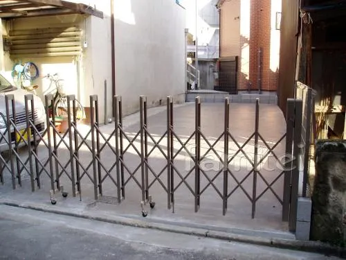 車庫ガレージ　伸縮ゲート　境界フェンス