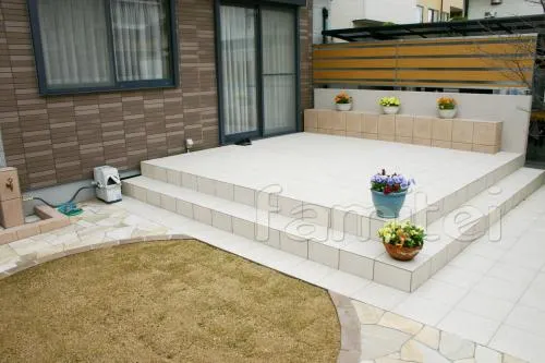 お庭リフォーム　ベランダ屋根　タイルデッキ　立水栓　目隠しフェンス