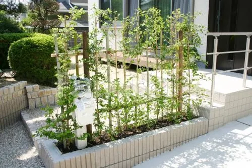 川西市　オープン外構　手摺UD　カーポート　樹脂ウッドデッキ