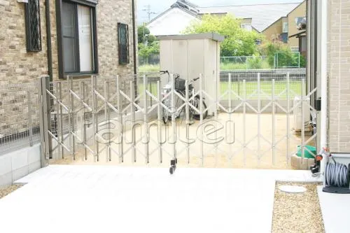 葛城市セミクローズ外構　伸縮ゲート　鋳物フェンス