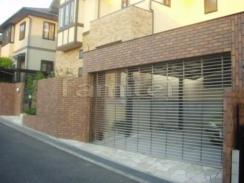 大型クローズ外構 タイル貼　門扉　電動シャッター