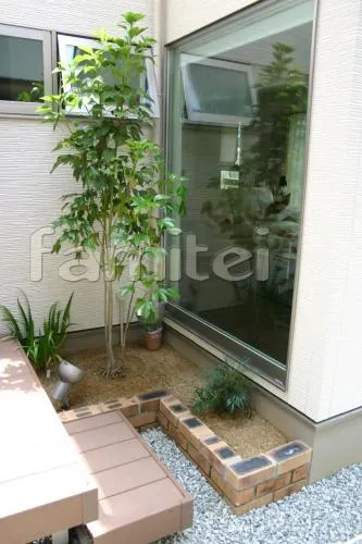 寝屋川市　オープン外構　シンプル機能門柱　目隠しフェンス　樹脂ウッドデッキ