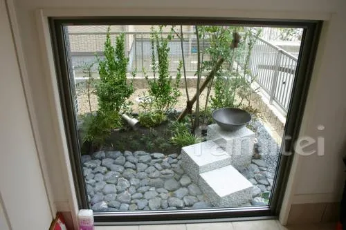 宝塚市 高台新築セミクローズ外構　アプローチ階段ステップ　タイルデッキ