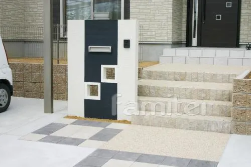 岩出市のオープン・モダン新築外構　カーポート　スクリーンブロック門柱　