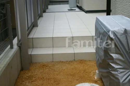 京都市のセミクローズ外構　おしゃれタイル門柱　カーポート　タイルデッキ