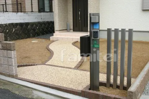 河内長野市のオープン外構　車庫コンクリート　境界フェンス　機能門柱　