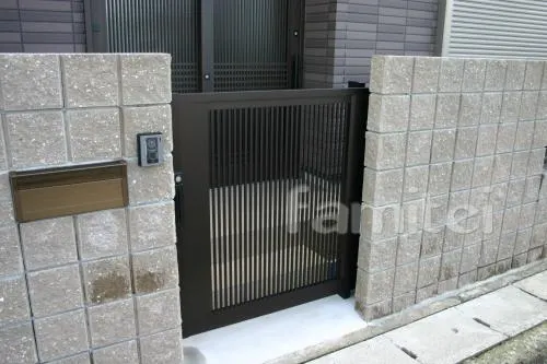 京都市のクローズ外構　車庫リフォーム　カーポート　引戸門扉　