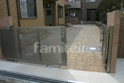 尼崎市のハイツ外構　引戸門扉　駐輪場屋根 ガレージ