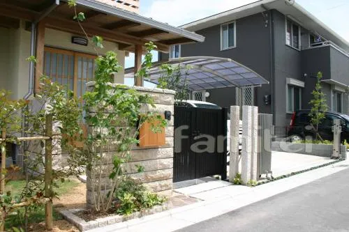 和歌山市のクローズ外構　石塀　門扉　カーポート　伸縮門扉