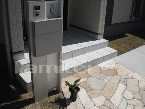 宝塚市 新築外構セミクローズ 化粧ブロック 跳ね上げ式オーバードア