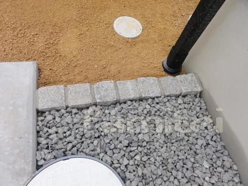 泉佐野市　オープン外構　機能門柱TOEX　ピンコロ仕切り