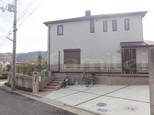 川西市 オープン外構 タイルデッキ シンボルツリー