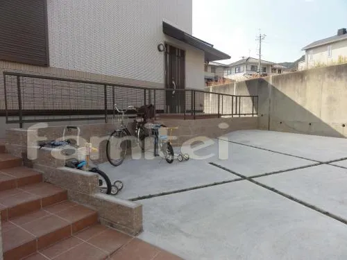 川西市　オープン外構　タイルデッキ　シンボルツリー