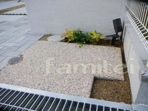 吹田市　オープン外構　シンボルツリー　シンプル門柱　草目地　土間コンクリート