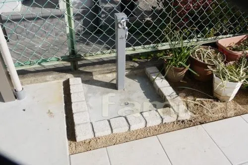 田原本町　新築セミクローズ外構　カーポート　境界フェンス　INAXタイル　タイルアプローチ