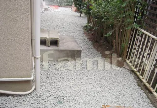 生駒市　庭リフォーム　防犯砂利敷き　植栽撤去　乱形石貼