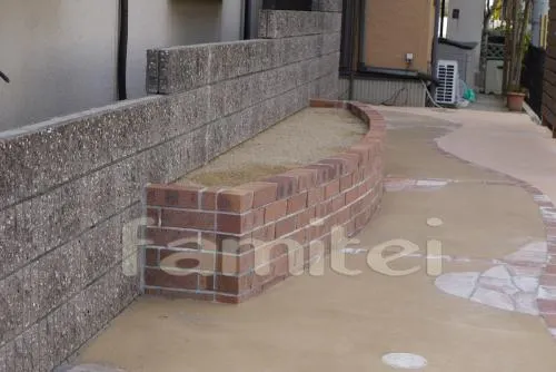 天理市　リフォーム外構　テラス移設　木製調目隠しフェンス　南欧風門柱