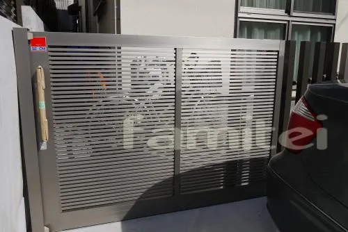 京都市　和風外構　セミクローズ　板石アプローチ　花壇　門扉　スロープアプローチ