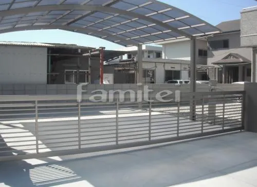 紀ノ川市　セミクローズ外構　カーポート　跳ね上げ式門扉　タイルデッキ　目隠し