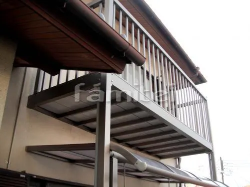 川西市 ベランダ スーパーエスリード 柱建てレギュラーテラス屋根 1階 物干し