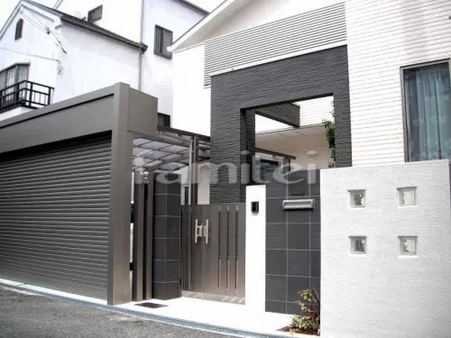 高石市　シンプルモダンクローズ外構　角地　車庫　坪庭