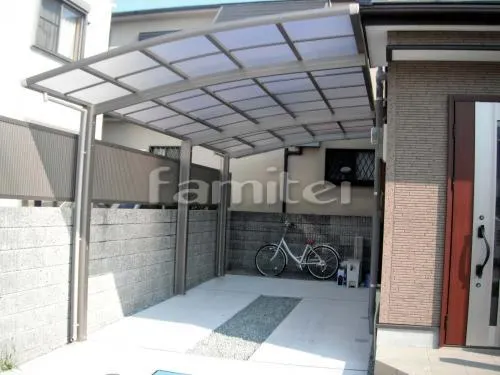 宝塚市　カーポート1.5台　フラットテラス屋根1階