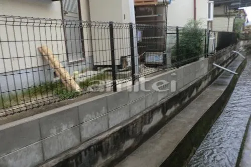 香芝市　庭リフォーム　テラス屋根１階、人工芝、境界メッシュフェンス