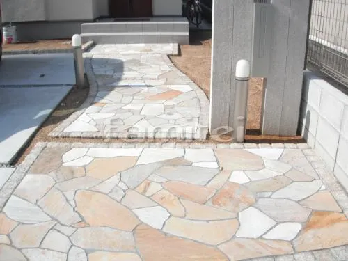 北葛城郡広陵町　石材門柱　アプローチ　 プライスポート１台　三協 カムフィＸ９　ポスト