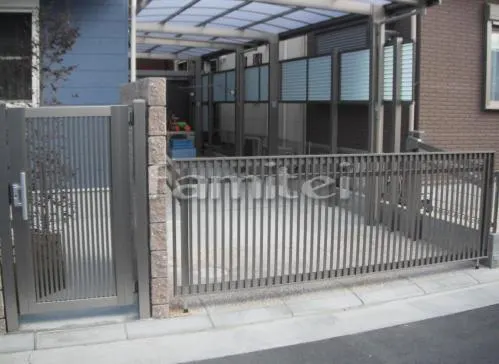 茨木市　サイクルポート　自転車屋根　勝手口門扉　芝生張り　目隠しフェンス塀　勝手口門扉　跳ね上げゲート オーバードア　