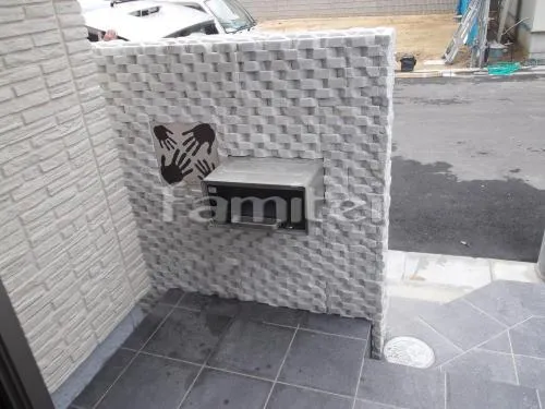 高槻市　アプローチタイル貼　家族手形　カーポート