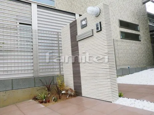 和泉市　タイル門柱　目隠しパーテーション木製調アルミ角材　