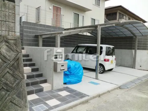 紀の川市　シンプルモダン高台外構　 カーポート プライスポート2台　土留め化粧ブロック境界塀