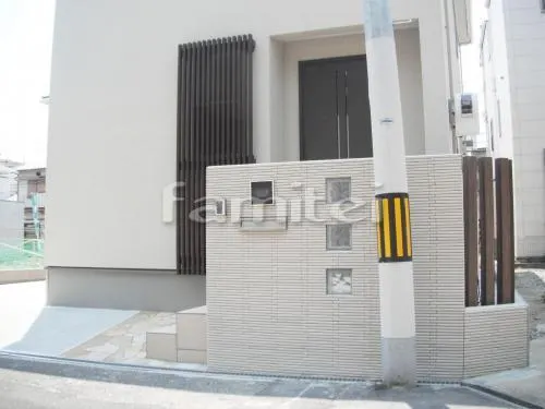 守口市　シンプル外構　カーポート プライスポート１台　木製調目隠しウォールフェンス プランパーツ