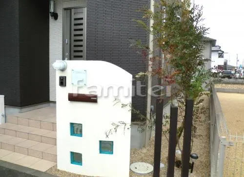 近江八幡市　新築オープン外構　洋風 ガラスブロック門柱　YKKヴェクターテラスF型